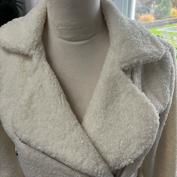 🌸🌼🌺Brand New Cream Colored Sherpa Moto Jacket size S Super Cute!!!!🌻🌺🌷 - Picture 7 of 9